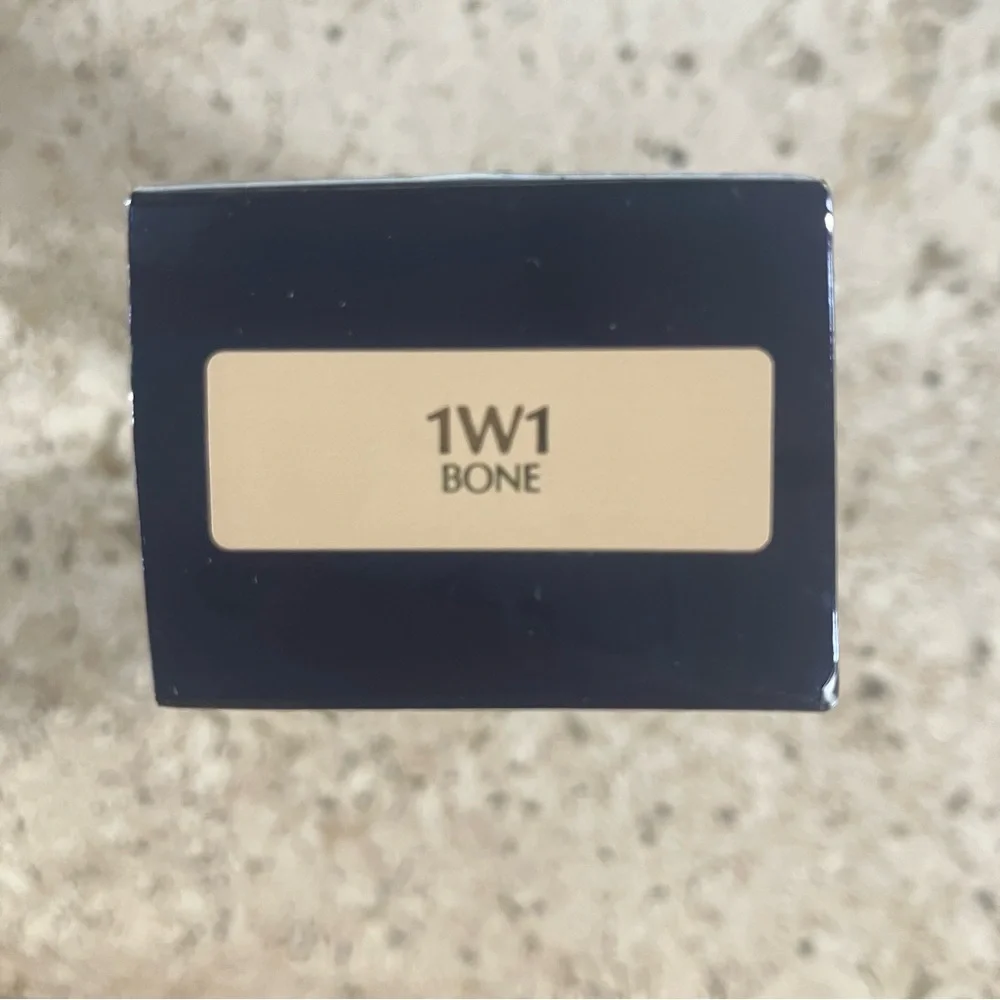 NIB Estee Lauder Futurist SkinTint Serum Foundation SPF 20 BONE 1W1
